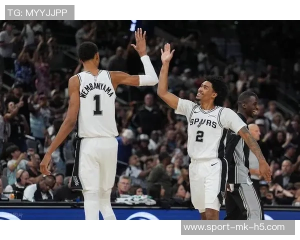 拉梅洛鲍尔半场表现平平10投5中贡献11分6助攻三分球命中率不佳